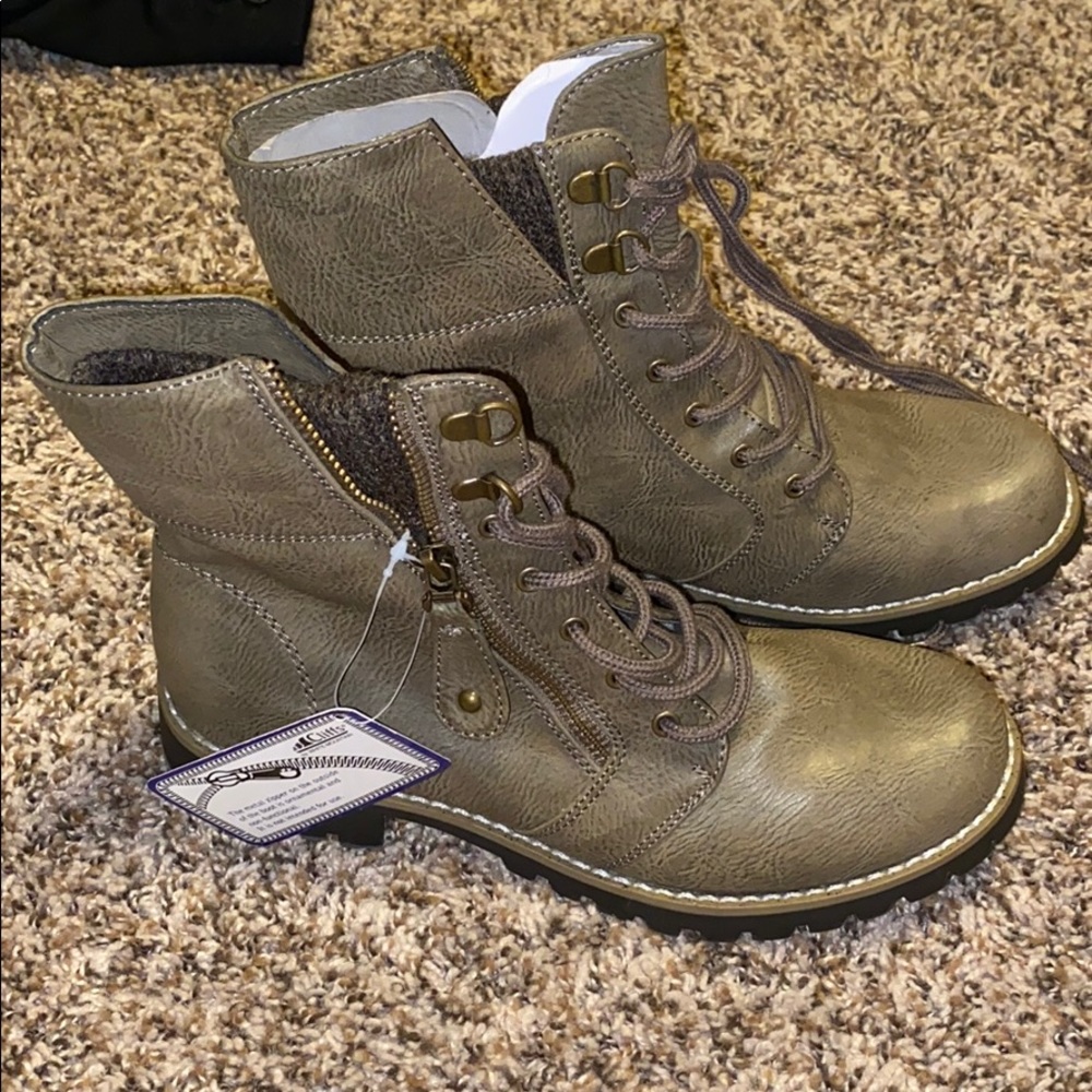 Combat boots
